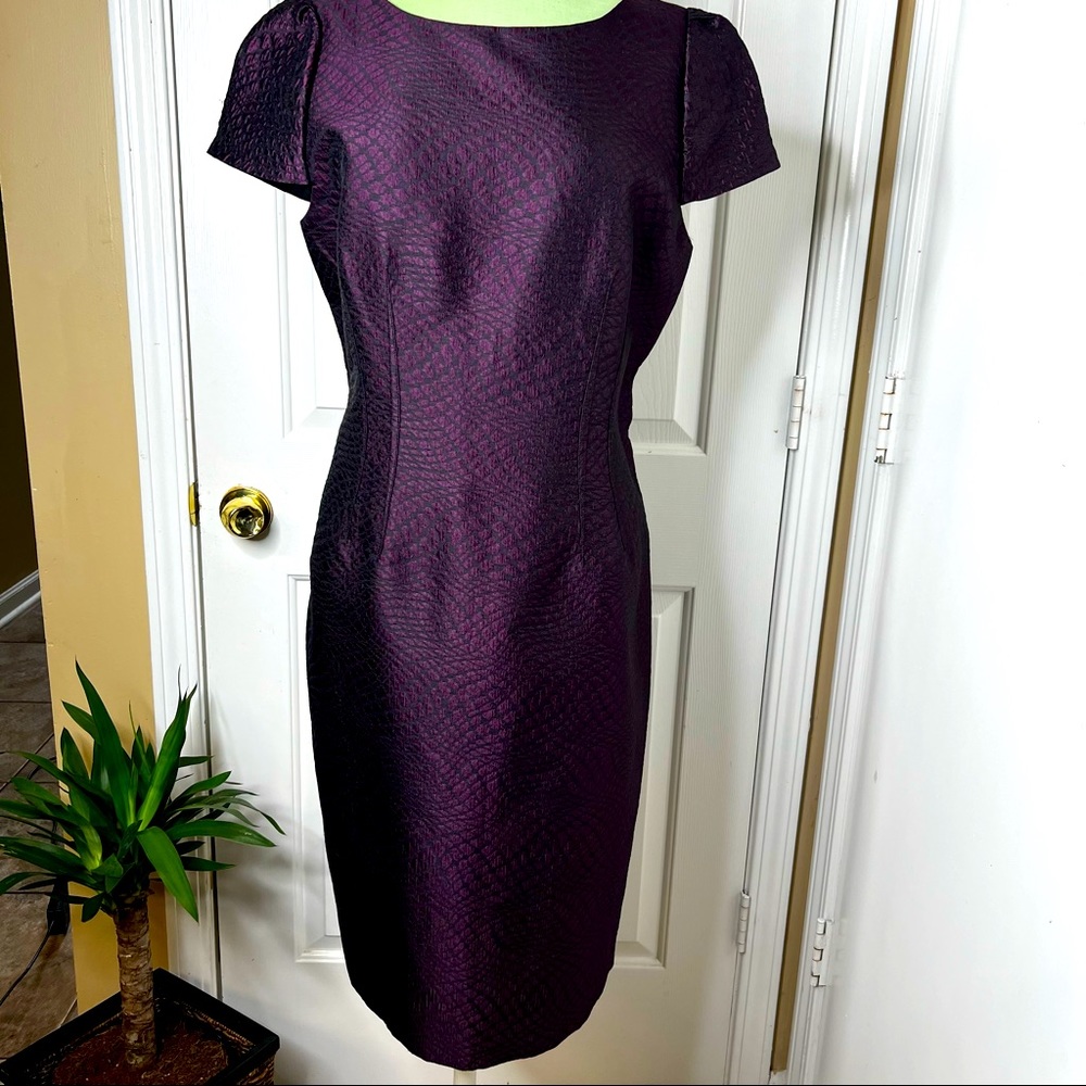 Tahari Sz 14 Deep Purple Brocade Cap Sleeve Sheath Dress  MIDI Gorgeous EUC.